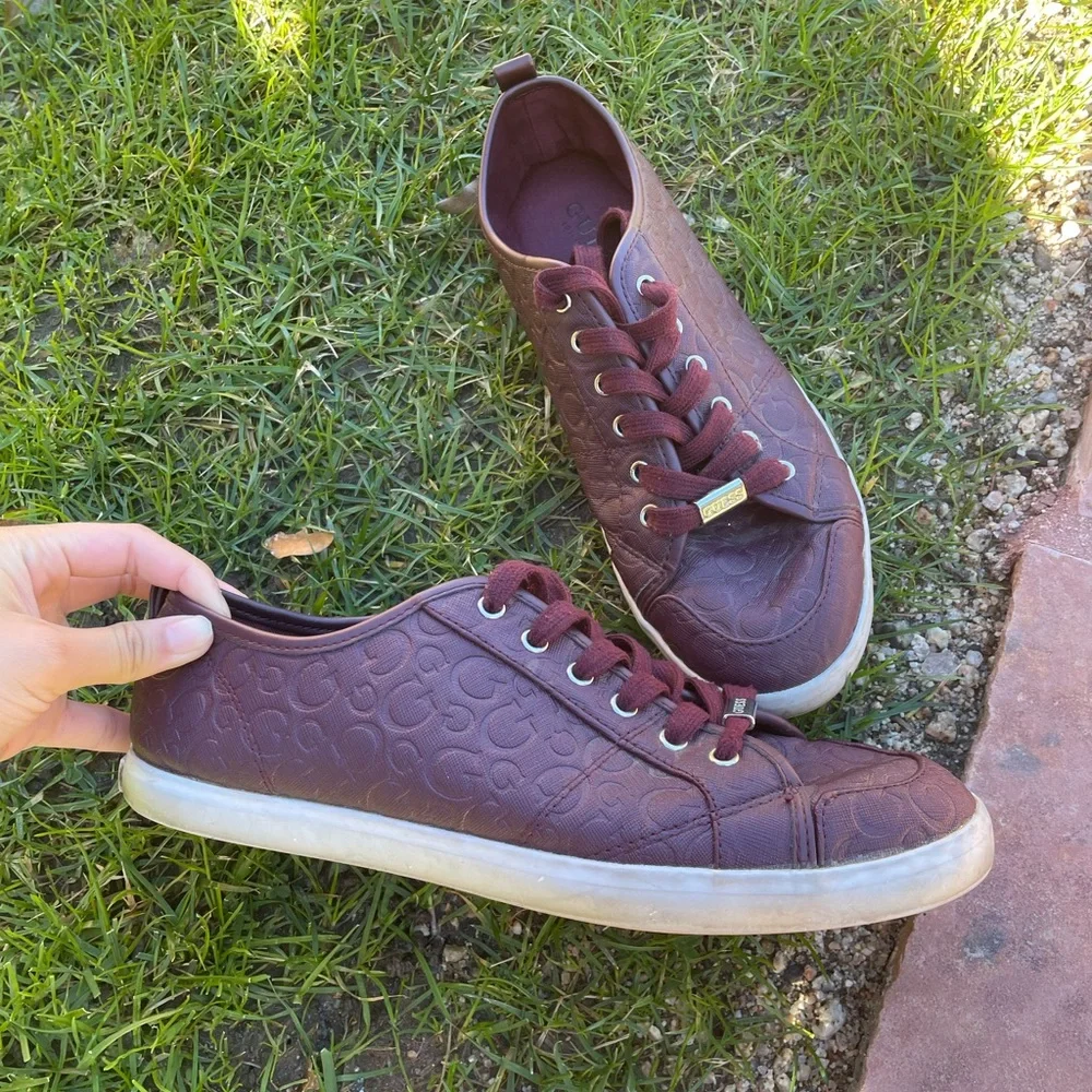 Guess Men burgundy sneakers - size 10 - Picture 6 of 10